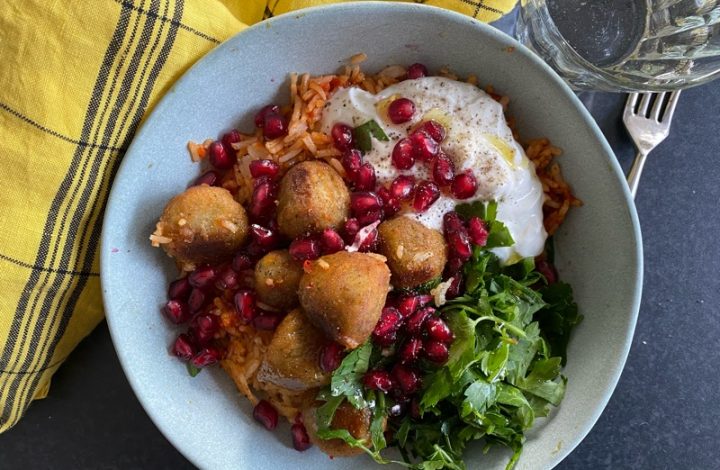 Stekt ajvarris med falafel och yoghurtsås