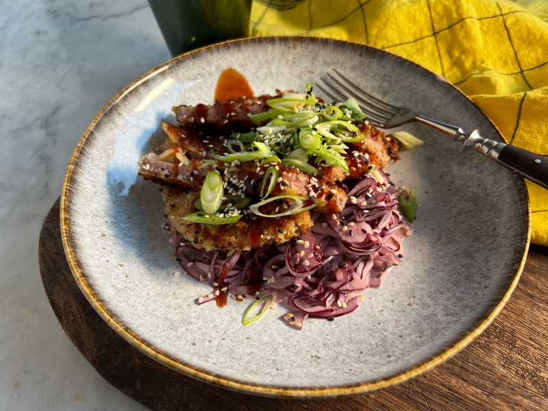Tonkatsuskinka med kålsallad på julens rester