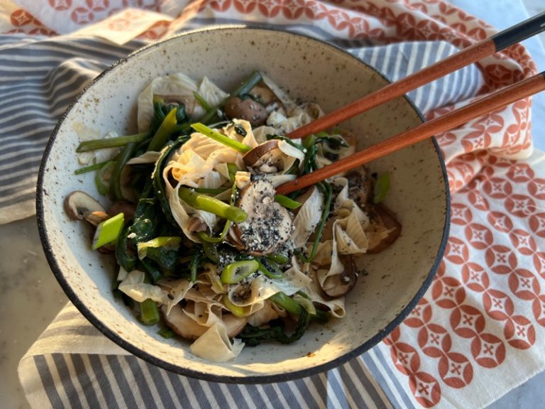 Yuba med morning glory och svamp