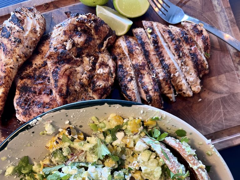 Grillad kyckling med potatis och avokadosallad